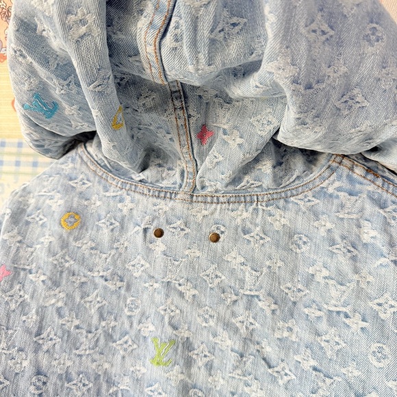 Louis Vuitton Monogram Detail Hooded Denim Jacket In A Light Blue Wash - Picture 8 of 8